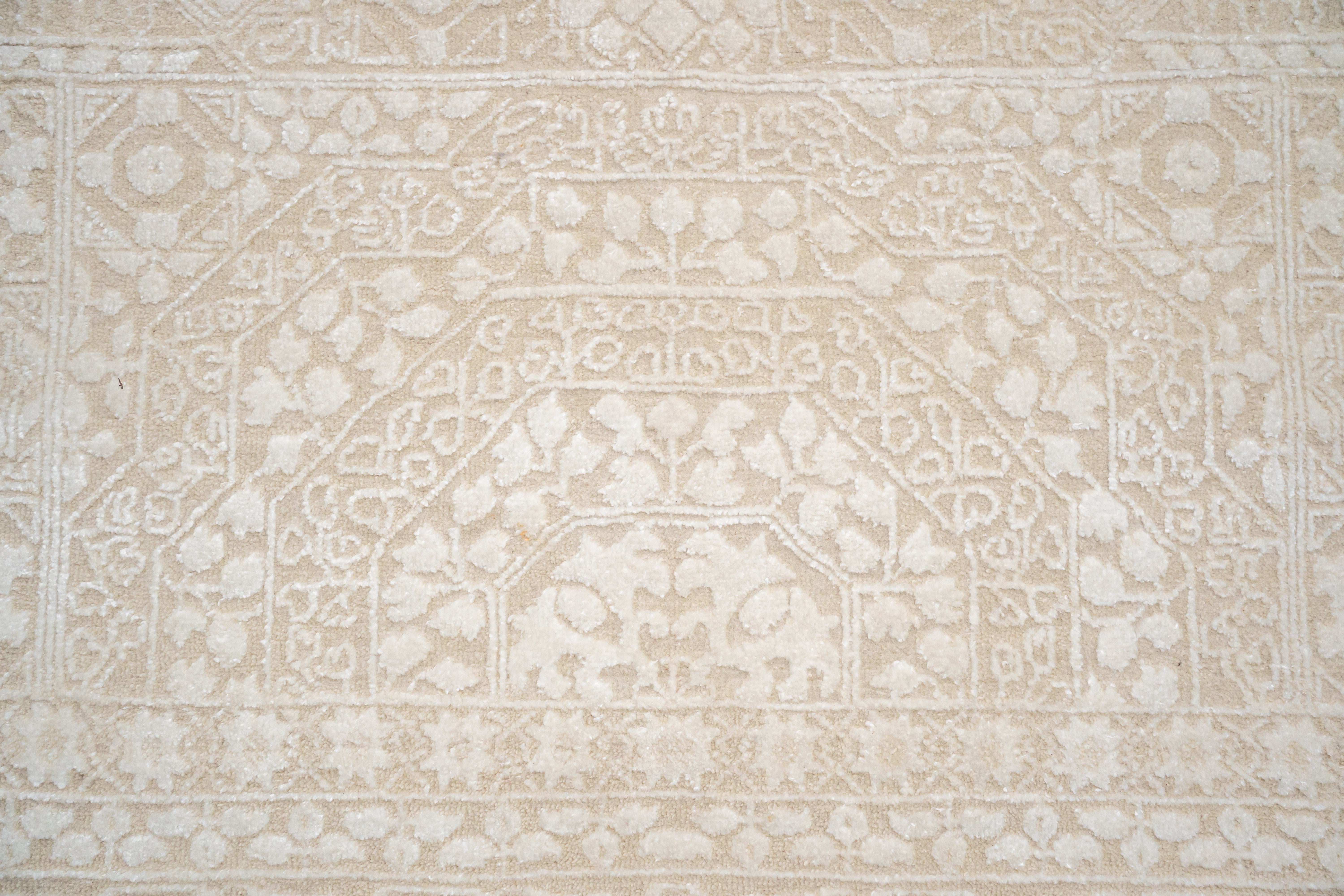 HANDKNOTTED RUG DIA- 987 MAMLUK, Ivory & White